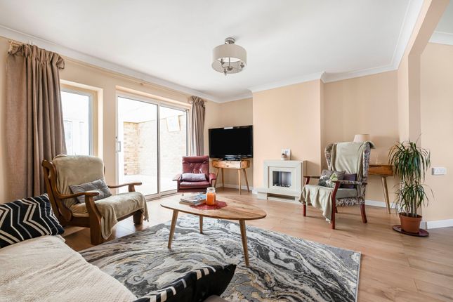 26 Oaklands Avenue, Huntingdon photo 3