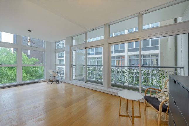 Thumbnail Flat for sale in West Block, Metro Central Heights, Elephant And Castle