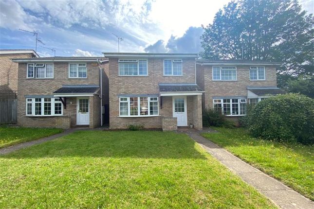 Detached house to rent in The Badgers, Buckingham