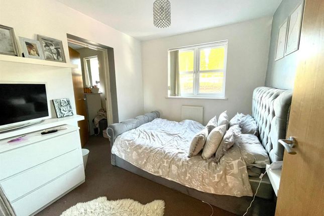 10, Laithe Hall Avenue, Cleckheaton photo 4