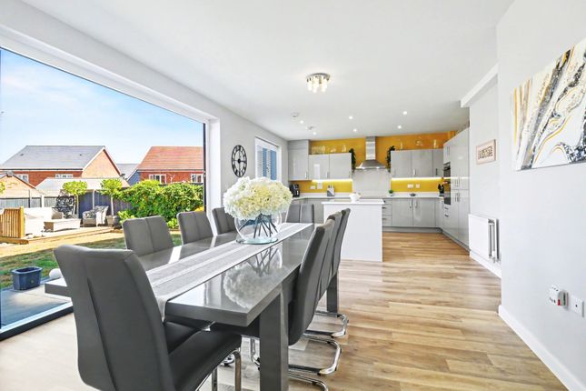 7 Turnberry Close, Southampton photo 2