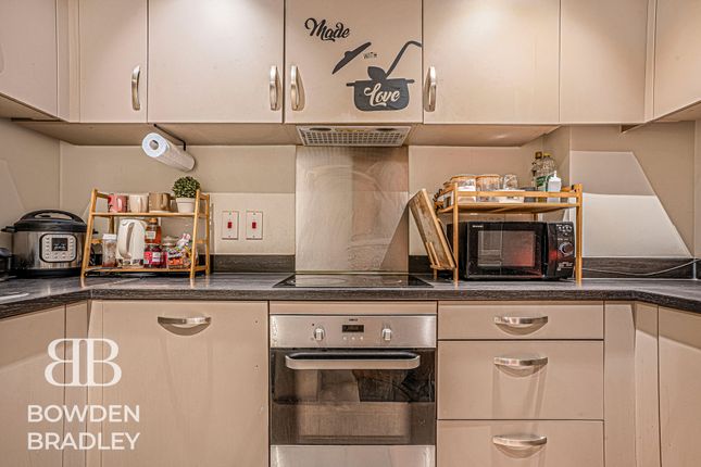 Flat 4, 49 Clarence Avenue, Ilford photo 4
