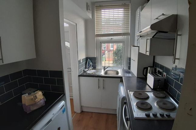 27 Martin Terrace, Leeds photo 5