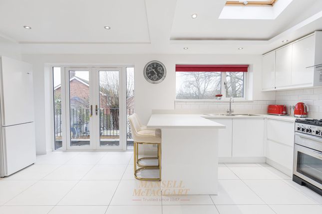 25 Chaucer Avenue, East Grinstead photo 4