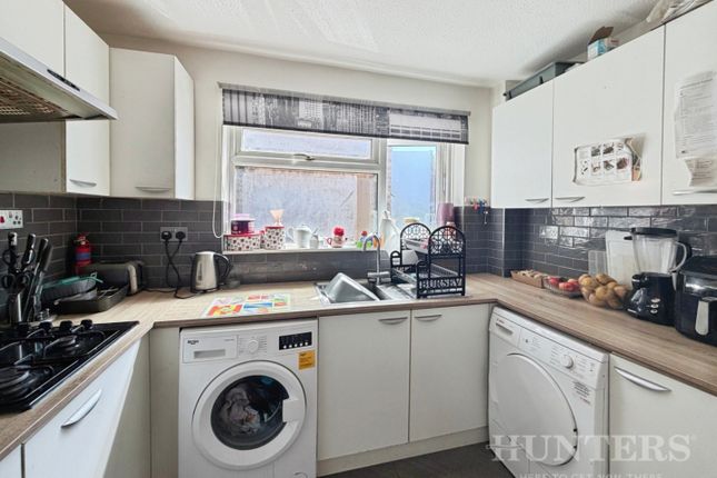 1 Laughton Court, Chiswick Close, Beddington photo 4