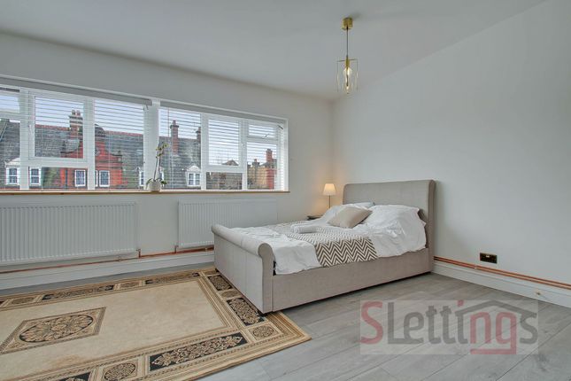 Thumbnail Flat to rent in Cricklewood Broadway, London