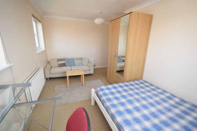 Flat to rent in Mosquito Way, Hatfield