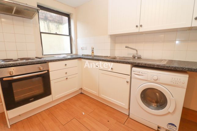 Flat to rent in Portswood Road, Southampton, Hampshire