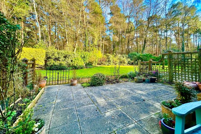 24, Mytchett Heath, Camberley photo 2