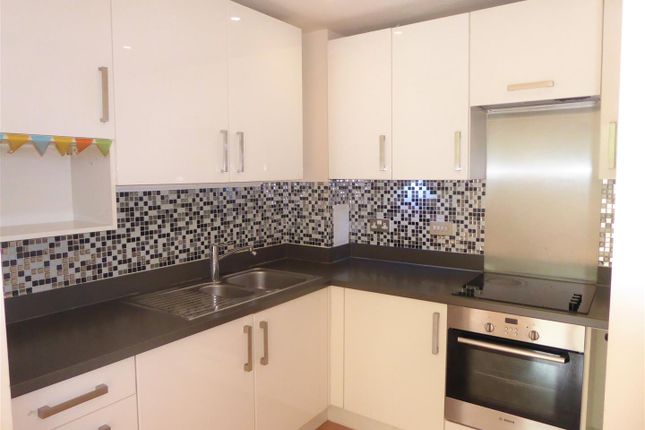 Flat to rent in Duke Court, Pontes Avenue, Hounslow