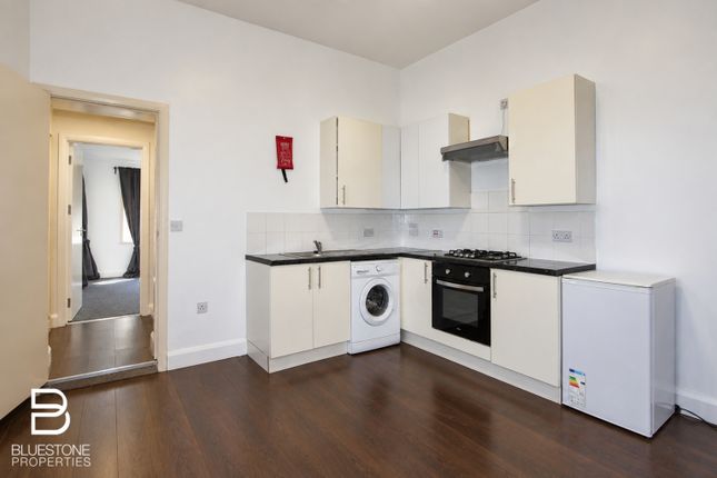 Flat 2, 8, Lawrence Road, London photo 5