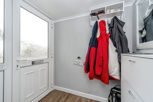 1, Greenview Close, BEDFORD photo 2