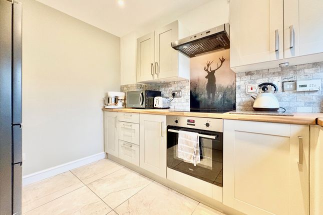 16, Willow Way, Darley Dale photo 3