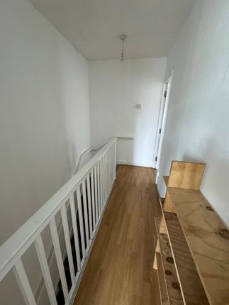 Flat to rent in Teale Street, London