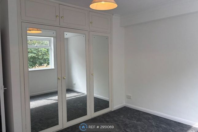 Flat, Egmont Road, Sutton photo 4