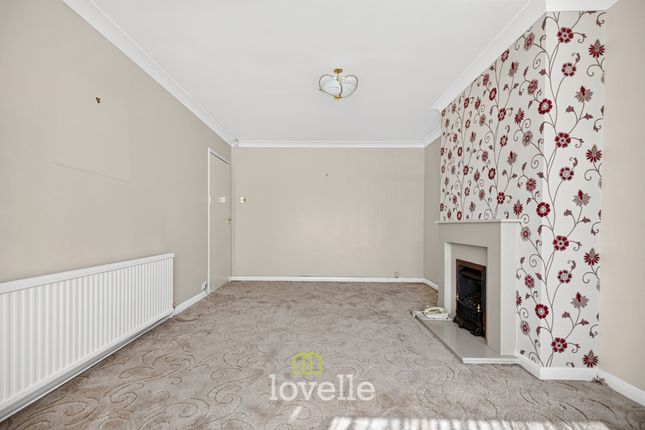 33, Holton Mount, Holton-le-Clay photo 4