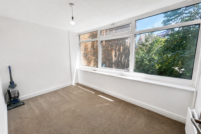 12, Moorholme, WOKING photo 5