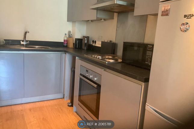 Flat to rent in Reed House, London