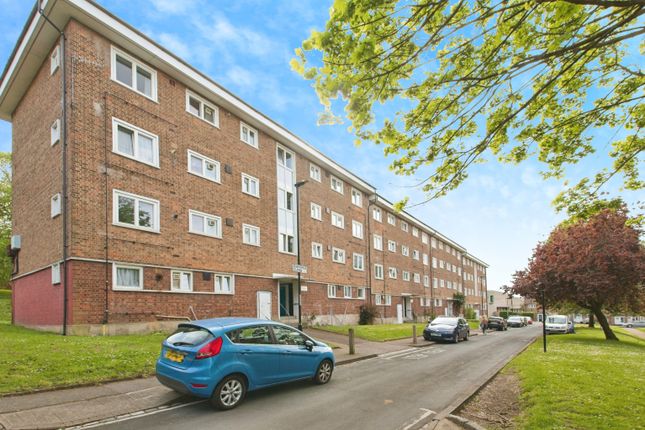 Flat for sale in Dianthus Close, London