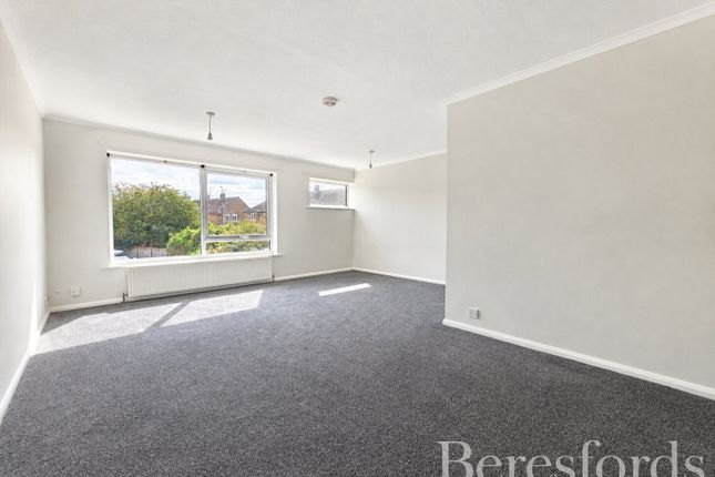 16, Bell Close, Essex photo 2
