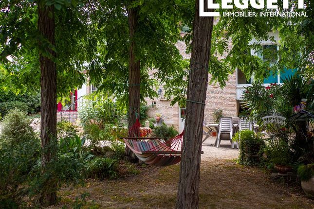 Villa for sale in Saint-Paul-Sur-Save, Haute-Garonne, Occitanie