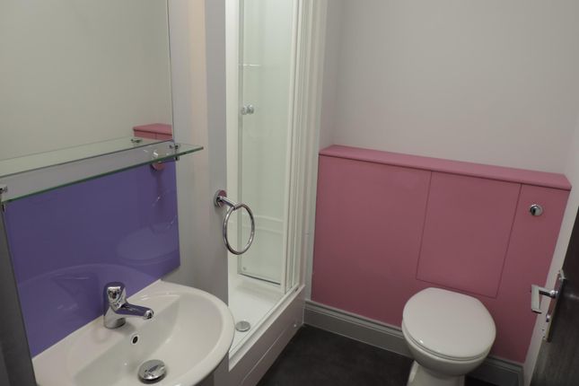 Pink Suite, Lustrous House, Gillingham photo 3