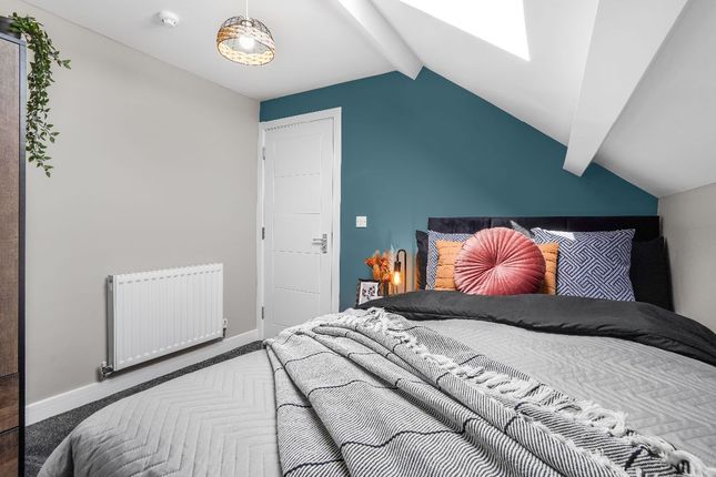 Room to rent in University Street, Castleford