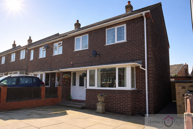 26 Fair View Road, Leek photo 5