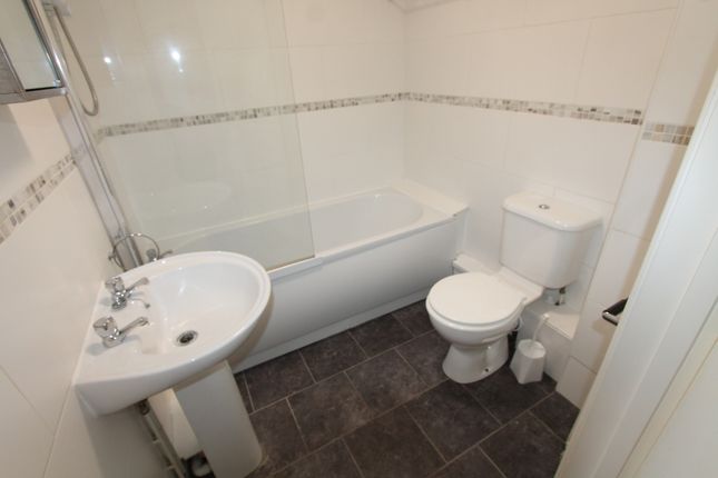Flat to rent in Station House, Old Warwick Road, Leamington Spa, Warwickshire