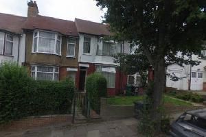 4 bed terraced house to rent in Alexandra Road, Hendon