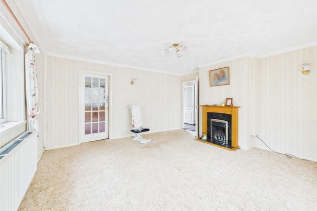 6 Longfellow Close Priory Park, Haverfordwest photo 4