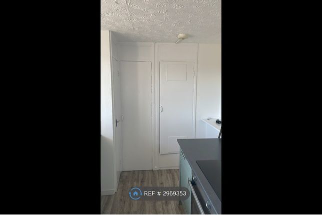Waverley Court, Waverley Drive, Glenrothes photo 4