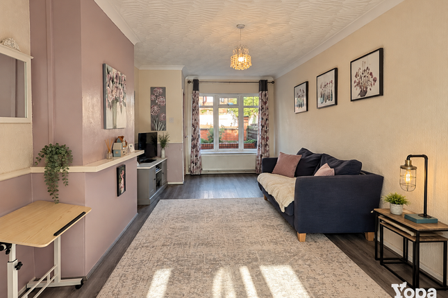 84, Brackenfield Avenue, Stoke-on-trent photo 3