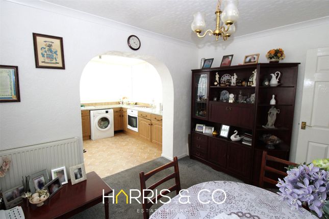 10, Waterhead Crescent, Lancashire photo 4