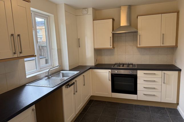 154, Courtenay Avenue, Harrow photo 2