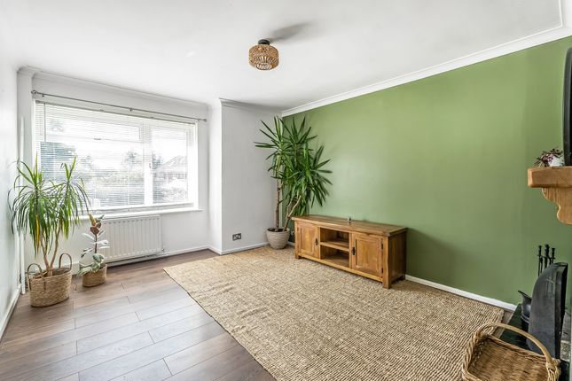 2 Meadway, Sevenoaks photo 3