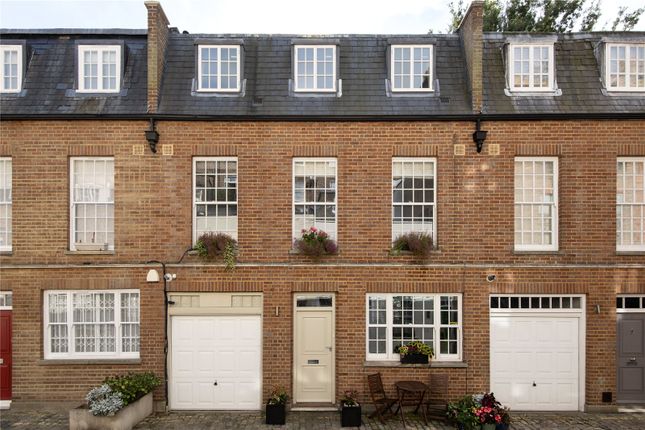 Mews house for sale in Frederick Close, Hyde Park Estate, London