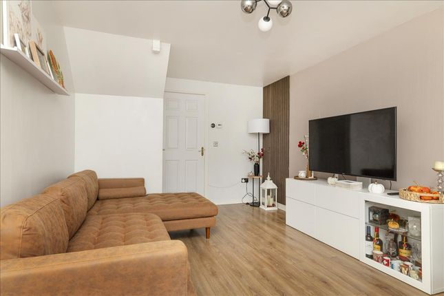4 Whitehouse Court, Gorebridge photo 3