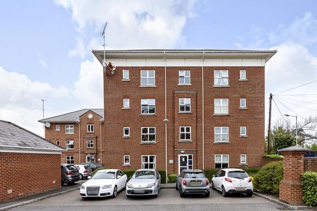 Thumbnail Flat to rent in Regent Court, Thornycroft Close