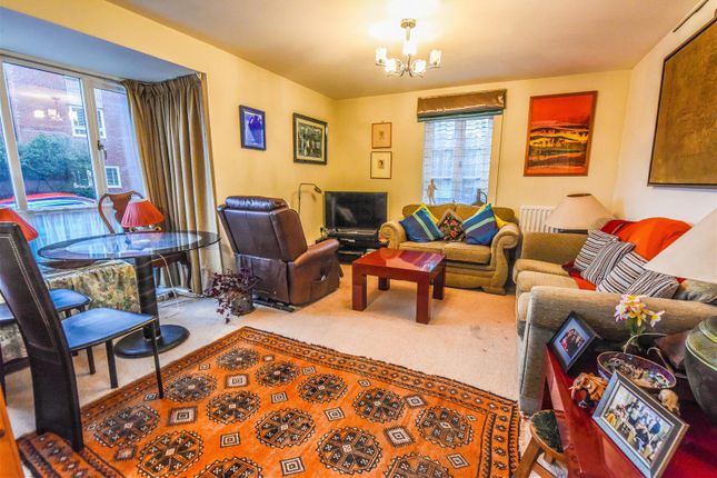 4, Alexandra Close, Dursley photo 3