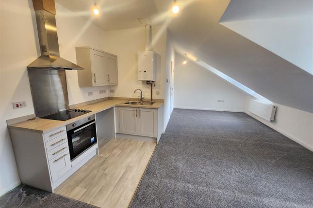 Flat 10, Cinderford House, 21 - 23, Market Street, Cinderford photo 4