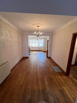 42, Bridport Avenue, Romford photo 5