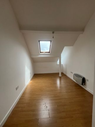 Flat 3, 14-16 , Station Road, Llanelli photo 2
