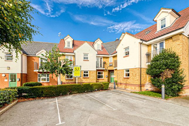 1-bed flat on Cherry Orchard, Southminster, £140,000
