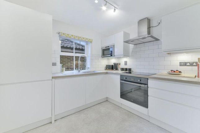 2 bed flat for sale in Woods Road, London SE15