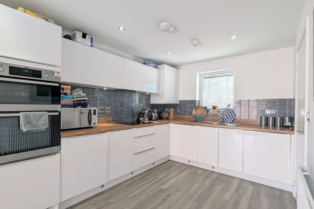 19 Brosse Crescent, Milton Keynes photo 3