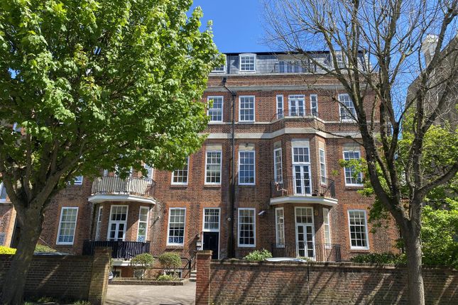 Thumbnail Flat for sale in Rochester Gardens, Hove