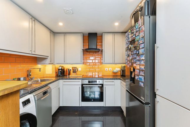 Flat 37, Ibex House, 1, Forest Lane, London photo 4