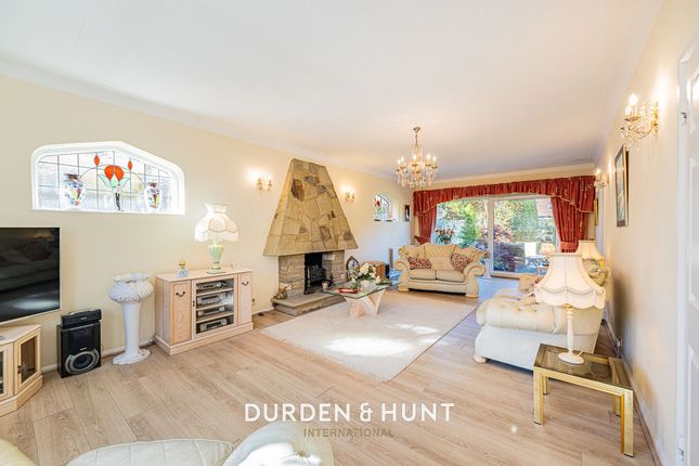 Abbotts Court Grove Lane, Chigwell photo 2