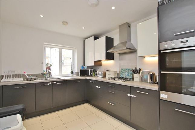 3, Jersey Close, Woking photo 3